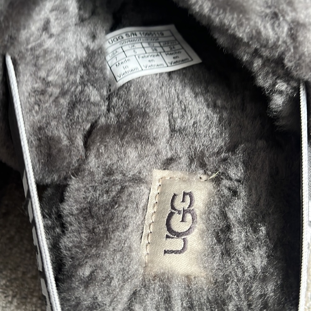 UGG Fluff Yeah Slides. Great condition. Size 7. - Picture 8 of 8